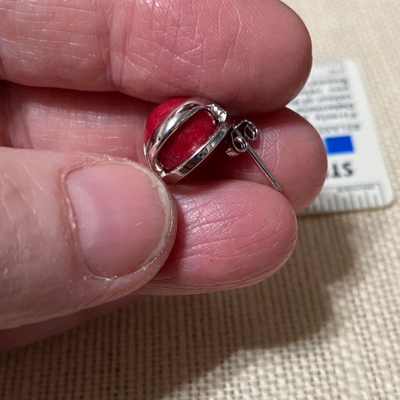 Elegant vintage sterling Silver and Red Stud Earrings - Picture 5 of 15